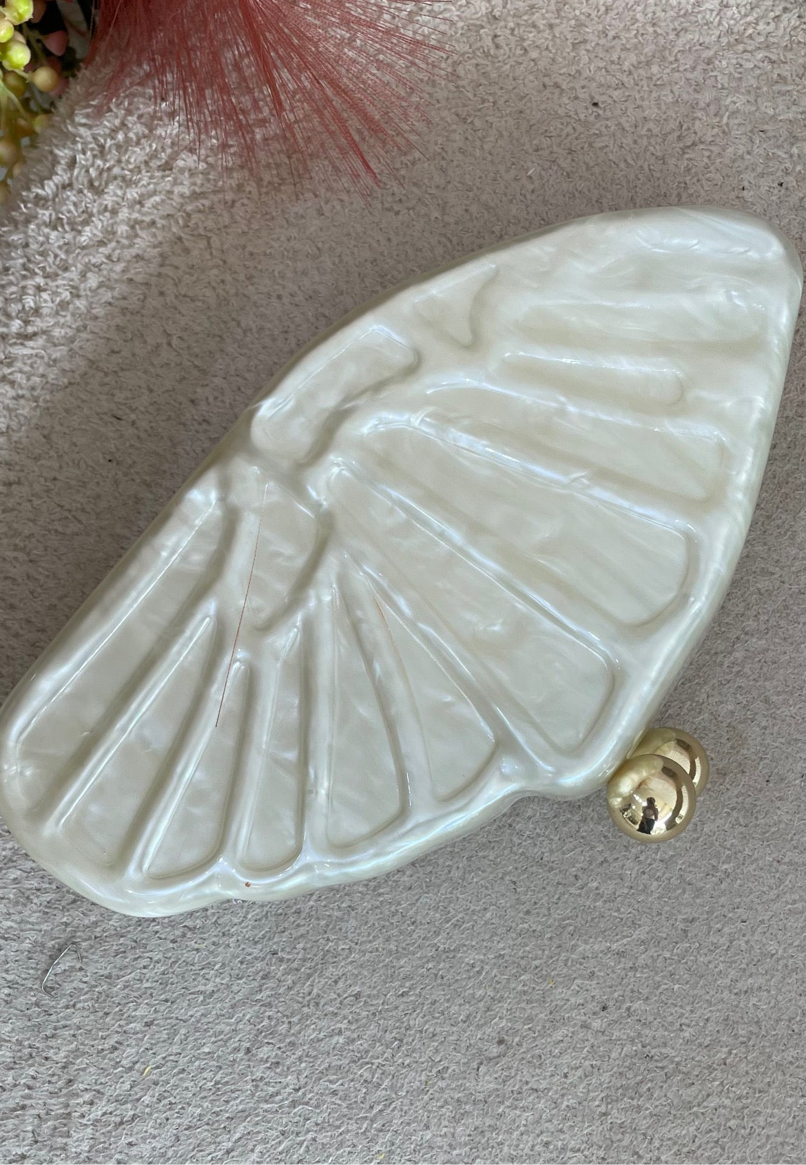 Shell Shaped Clutch