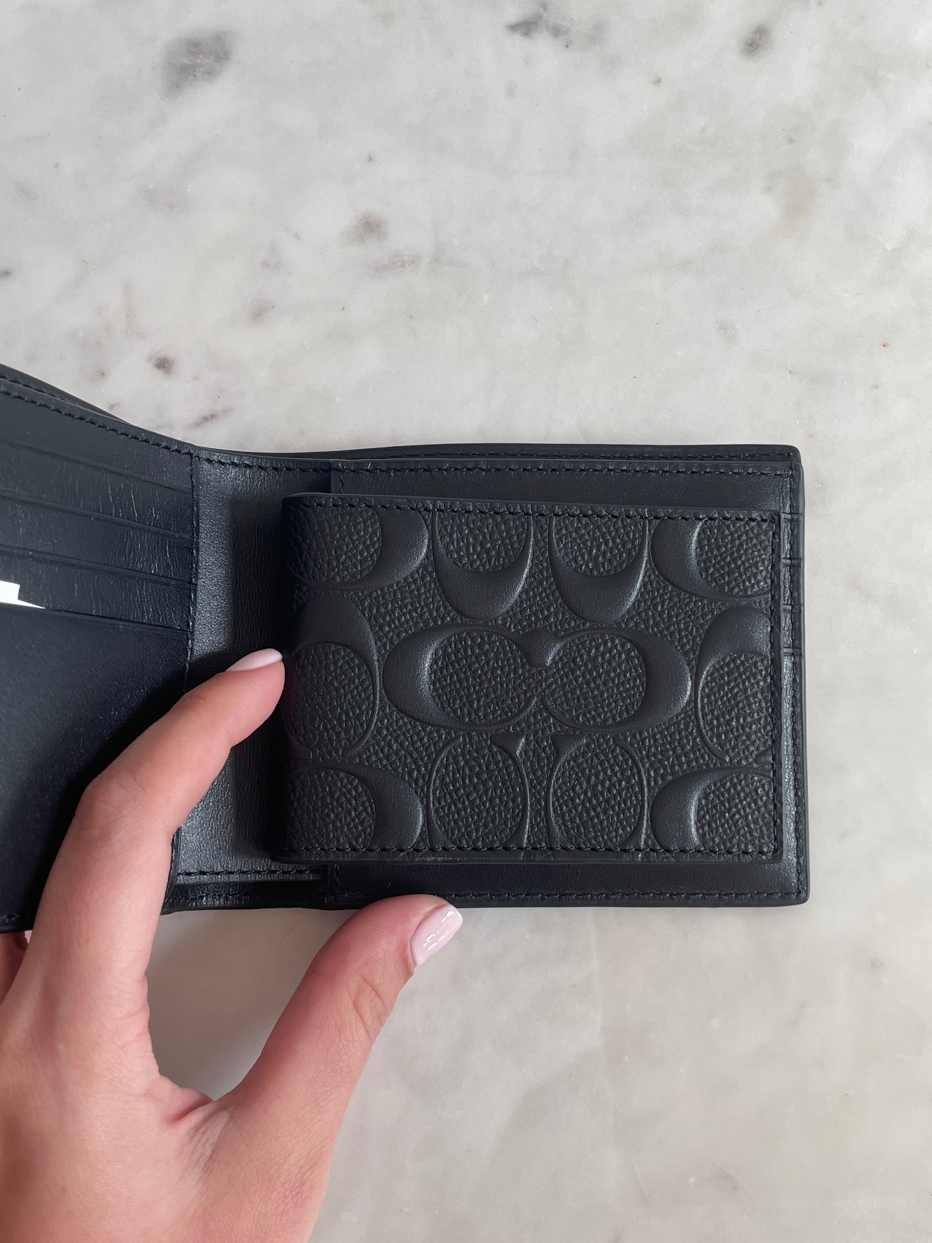 Men’s Bifold Wallet In Signature Crossgrain