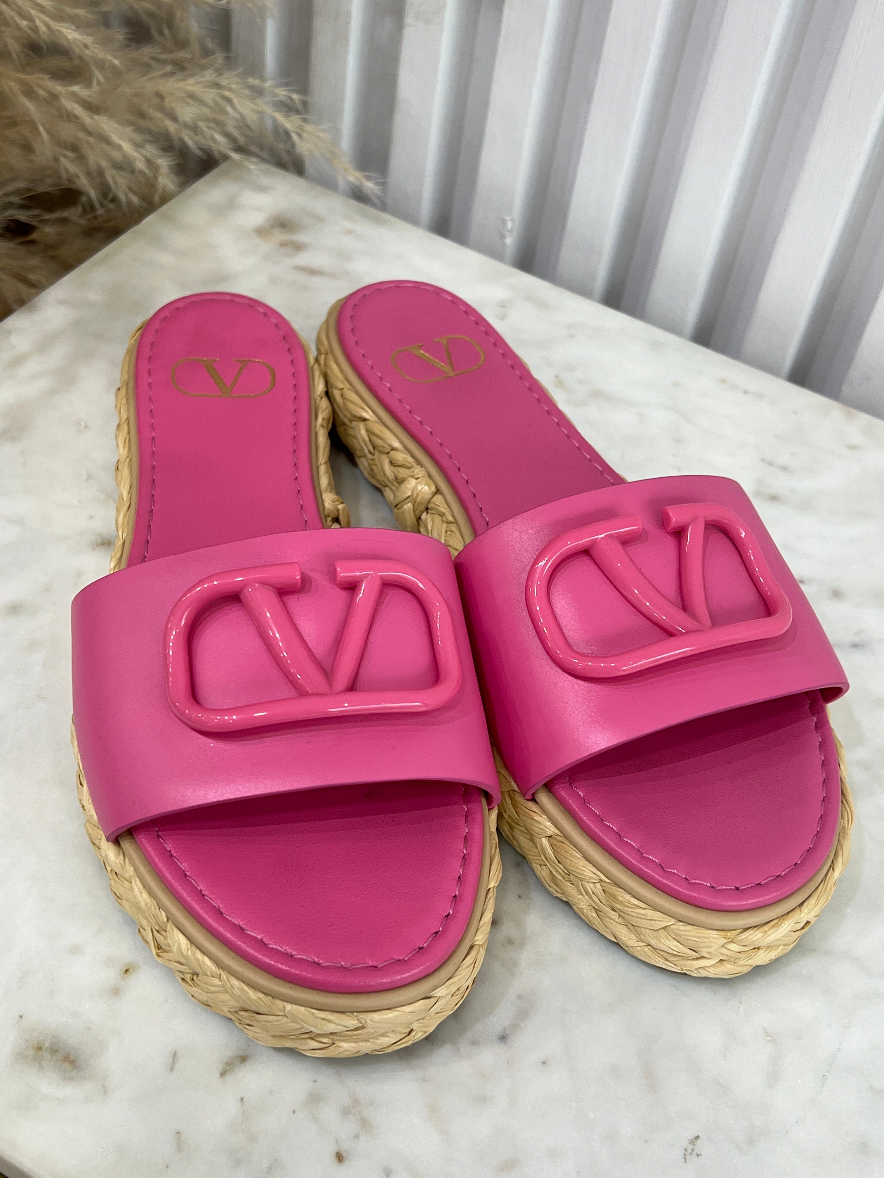 Vlogo Raffia Embroidered Sandals