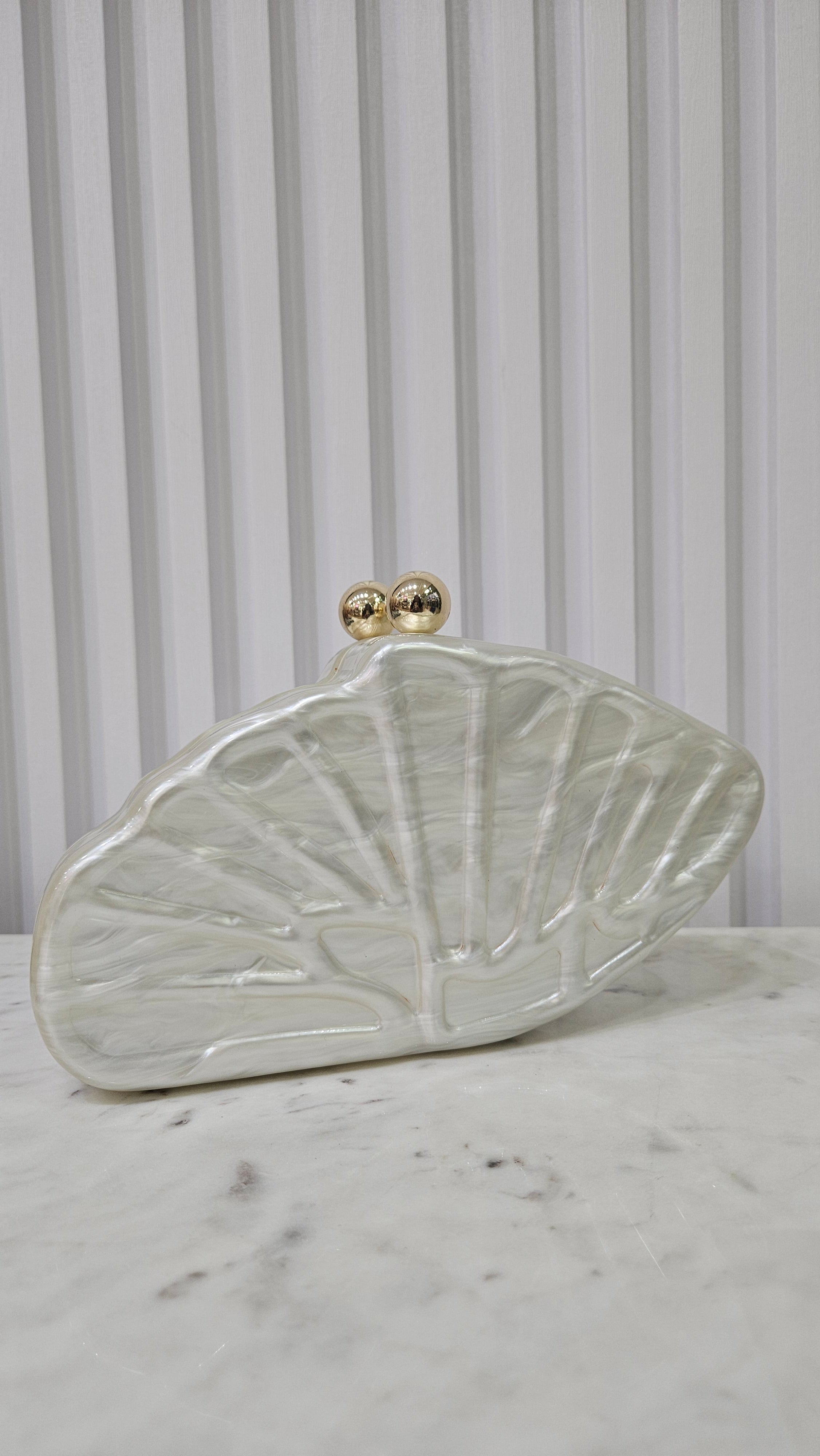 Shell Shaped Clutch